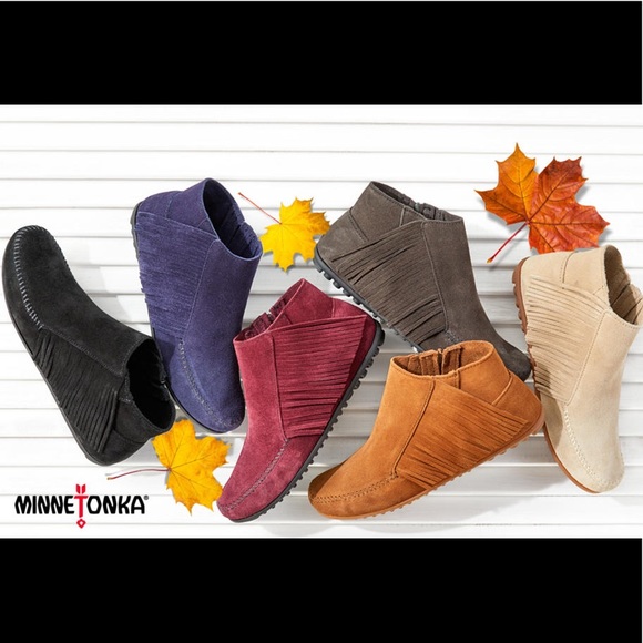 SOLD New Minnetonka Lacy Boots sz. 6 - Picture 2 of 8